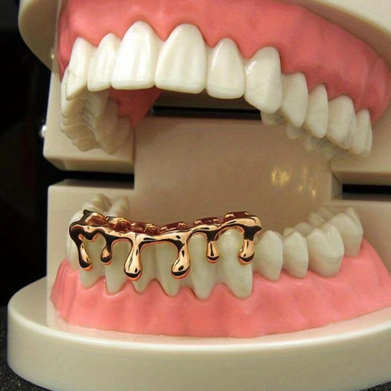 Les dents inférieures en forme - Body Jewelry Europe avis et prix